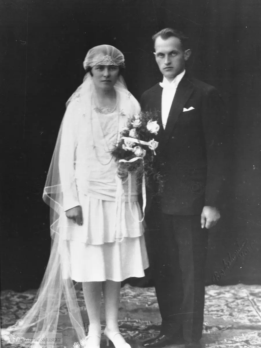 Brudepar 1929..Ingrid født Hukkelberg, datter til Mads Hukkelberg og brudgom Olav Sandøy.