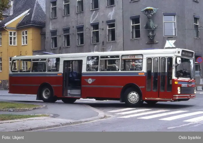 Buss, OFB buss BL-54362 ved Jernbanetorget.