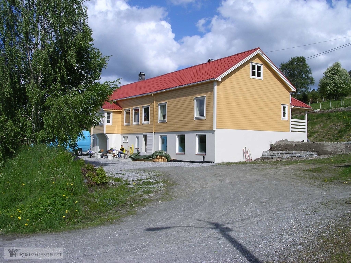 Sandnes skole. .Skolen ble ombygd til bolighus etter 2000.