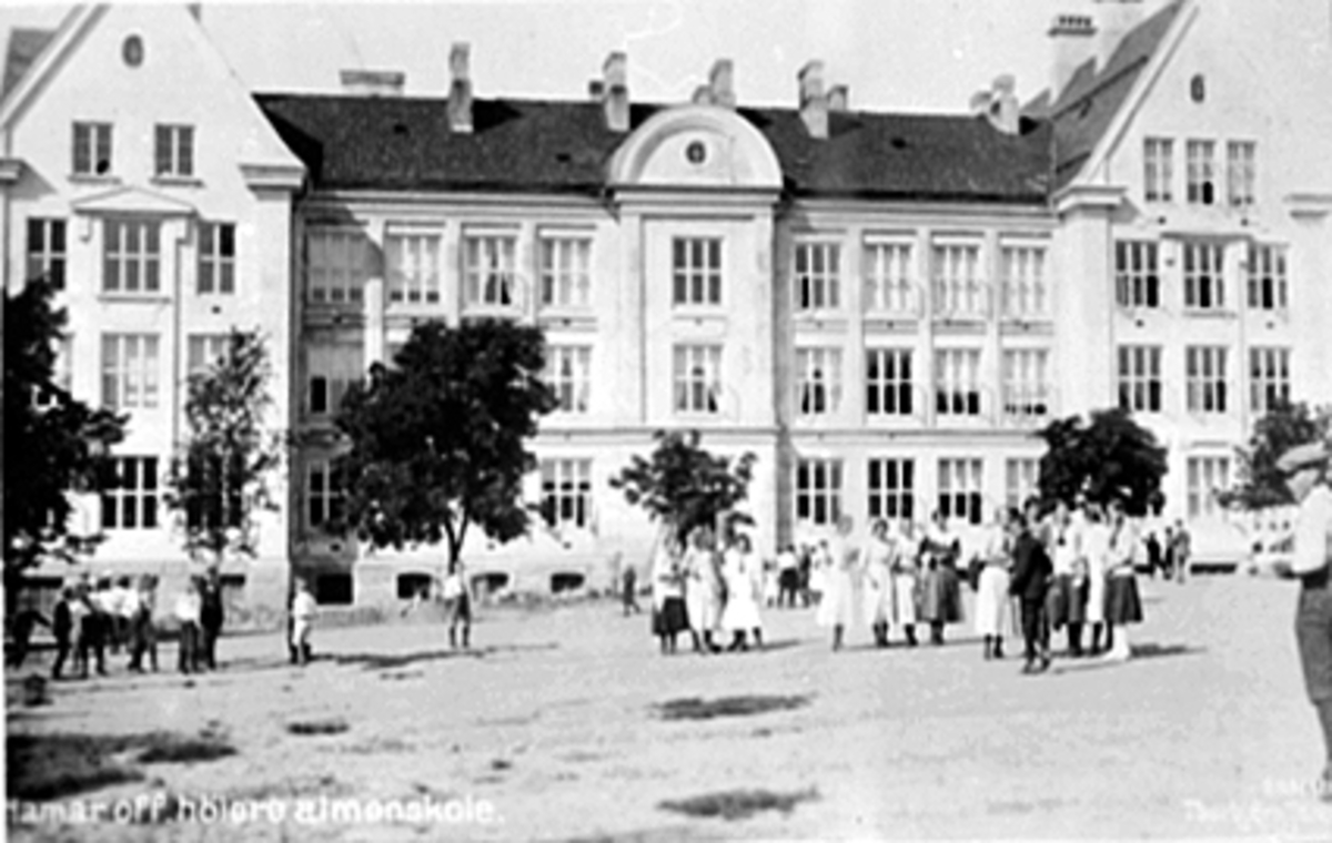 Postkort, Hamar katedralskole, elever på Vestre