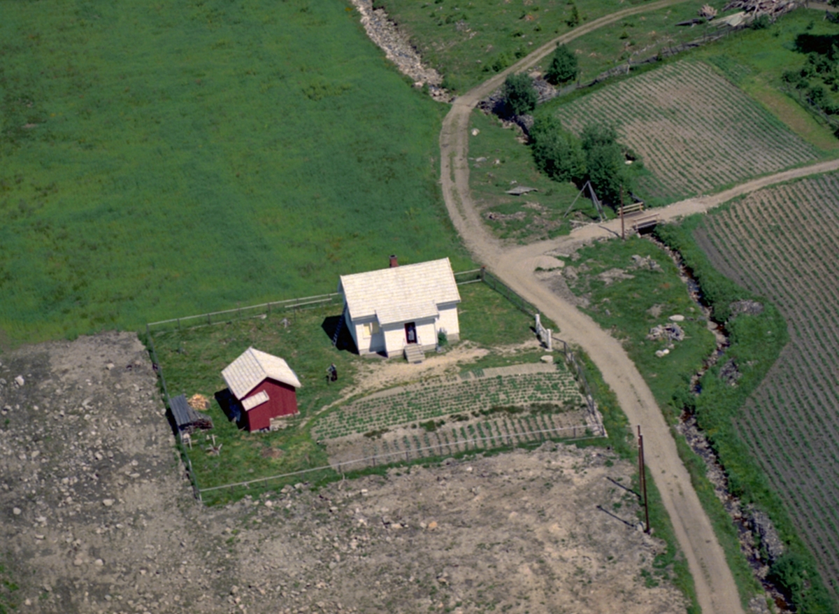 FLYFOTO LØTEN; Sjølivegen 365, ved Granlien gard i Nordbygda, Løten