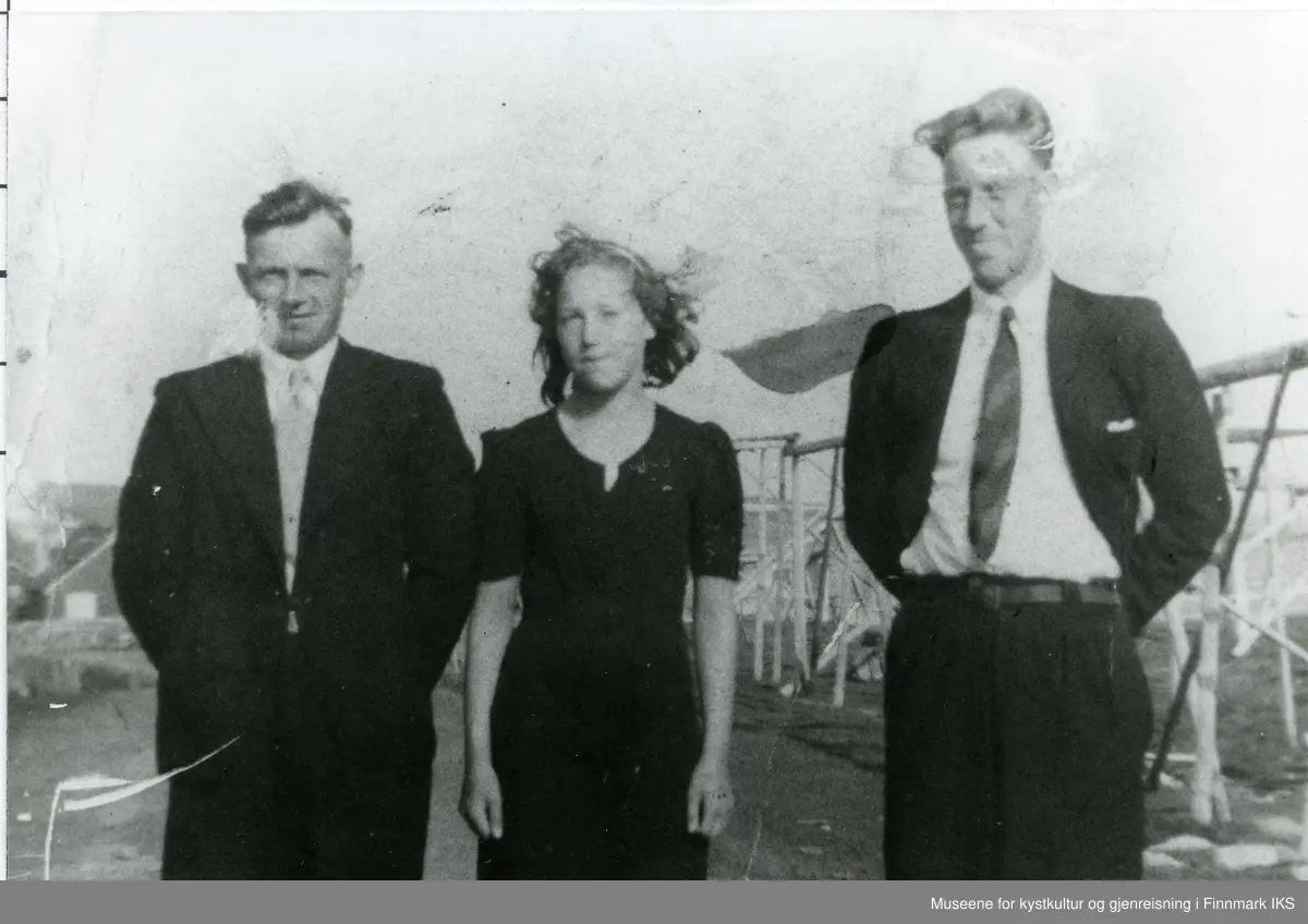 Arthur Ekrem. Ruth Rasmussen. Arne Adriansen. Gamvik 1942. - Museene ...