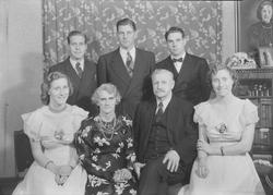 Handelsreisende Arne Hellem med familie