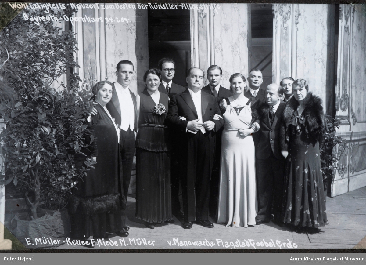 Bayreuther Festspiele. Foran nr. 5 fra venstre: Kirsten Flagstad. 1934. Bayreuther Festspiele. In front no 5 from left: Kirsten Flagstad. 1934. 