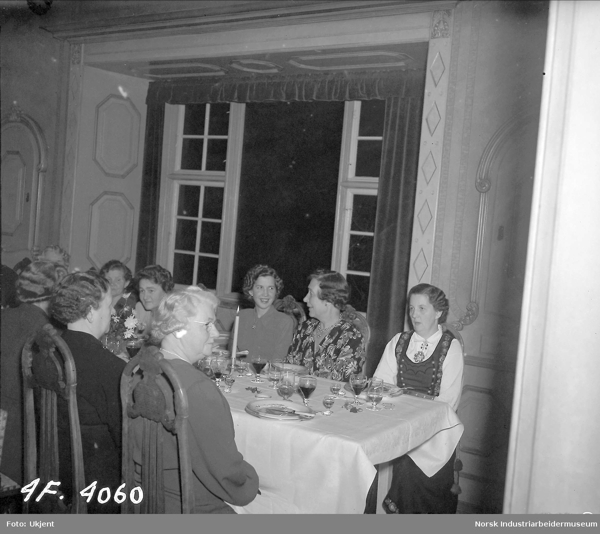 Jubilantenes  hustruer 1951.( bordbilder)