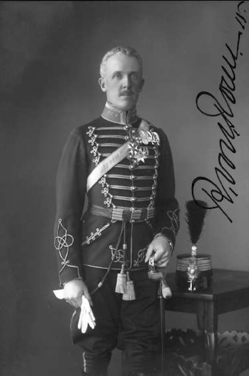 Greve Reinhold Gustaf Edward Moore von Rosen, född 1865, överste och sekundchef K 1 1916, kavalleriinsp 1922-1930.