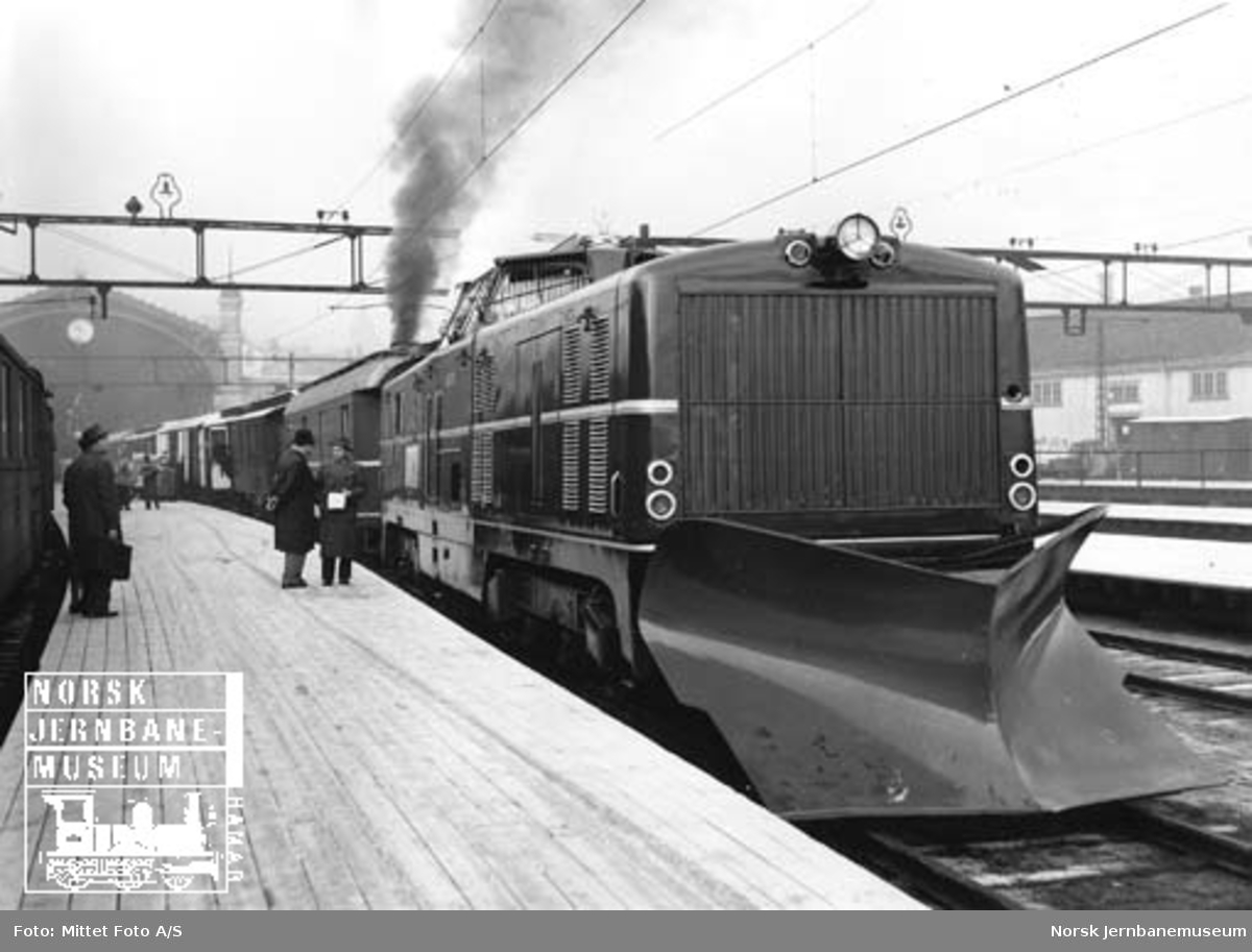 Tysk diesellokomotiv MaK 2000 001 ved visning på Østbanen før prøvedrift i Norge