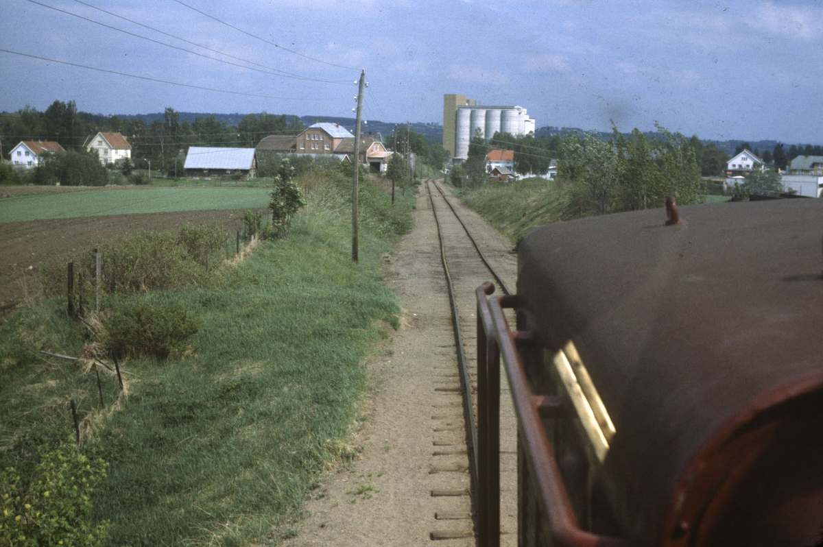 Godstog på Skreiabanen, utsikt fra lokomotivet