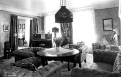 Roald Amundsens hjem, Svartskog. 1935. Interiør.
Stue med le