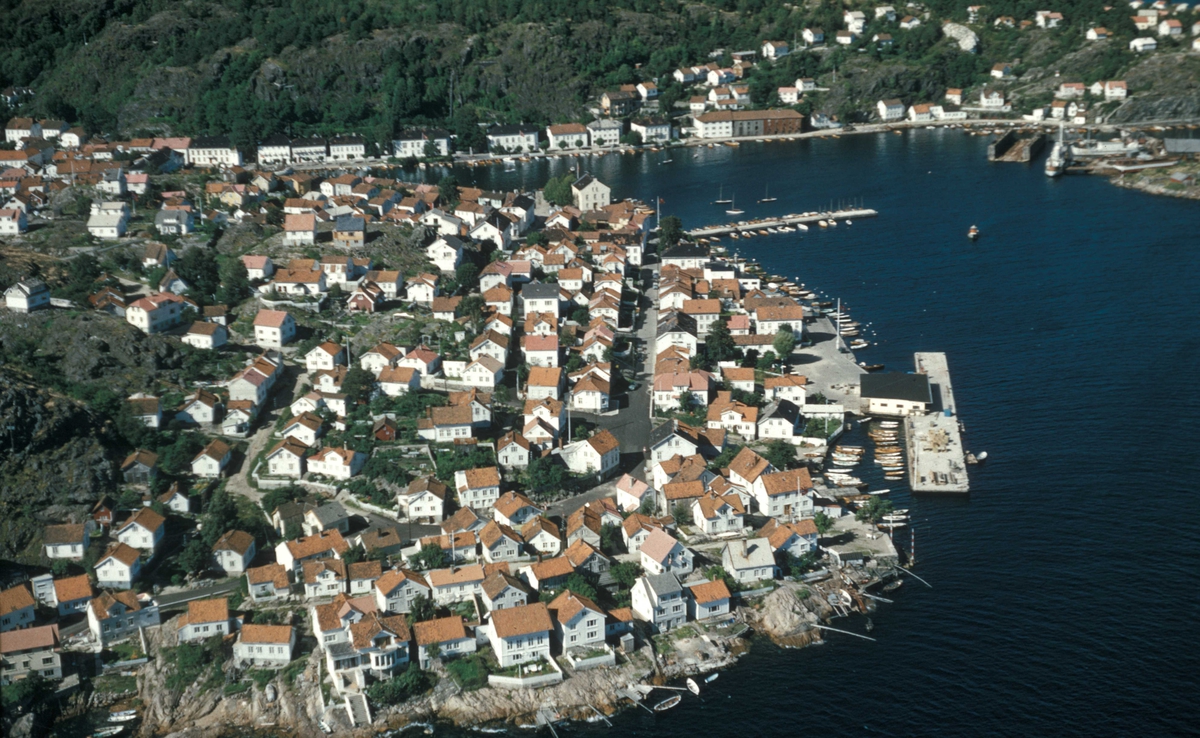 Flyfoto fra Risør by. - Norsk Folkemuseum / DigitaltMuseum