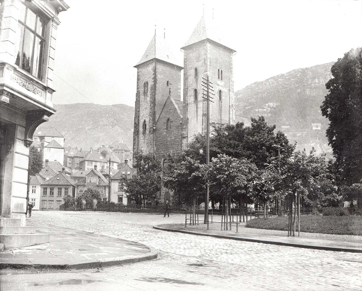 Bybilde fra Bergen, Mariakirken sentralt i bildet.