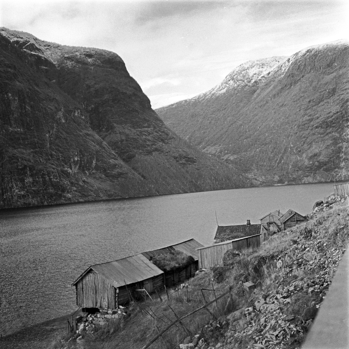 Årdal, udatert, fra Årdal Verk, fjord og fjell.