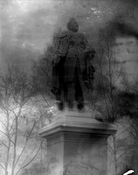 Statue Av Henrik Wergeland (1808-45) På Eidsvolds Plass, Oslo. Statuen ...