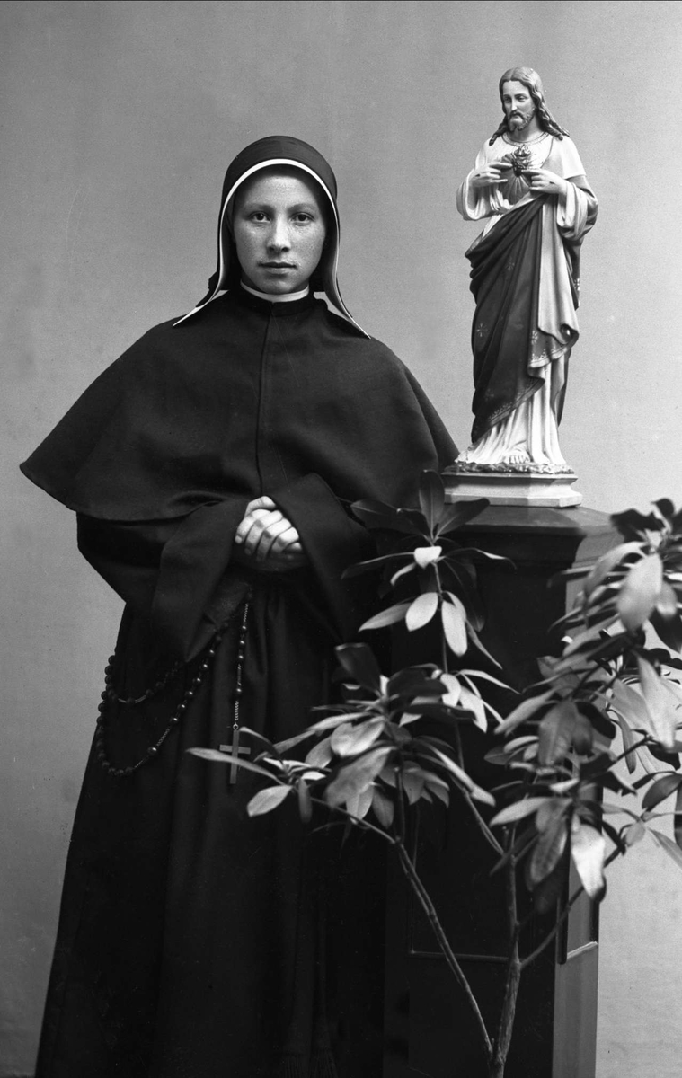 Portrett, nonne, søster Gjertrude.