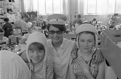 Kongsvinger 22.02.1967. Gruppe kvinner i et produksjonslokal