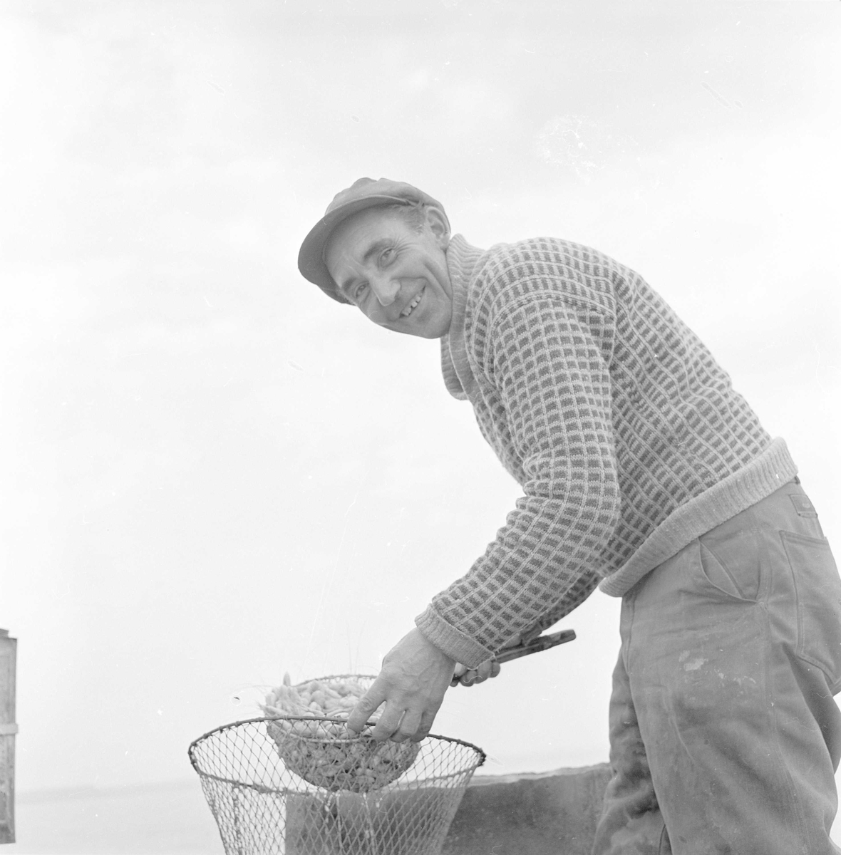 Son, 10.06.1961, reketråler, Kjøvangen, Oslofjord, fisker i arbeid.