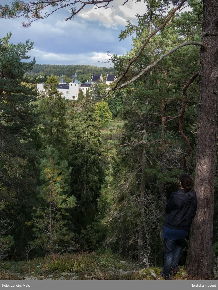 Tyresö slott sett från åsen väster om slottet - Nordiska museet ...