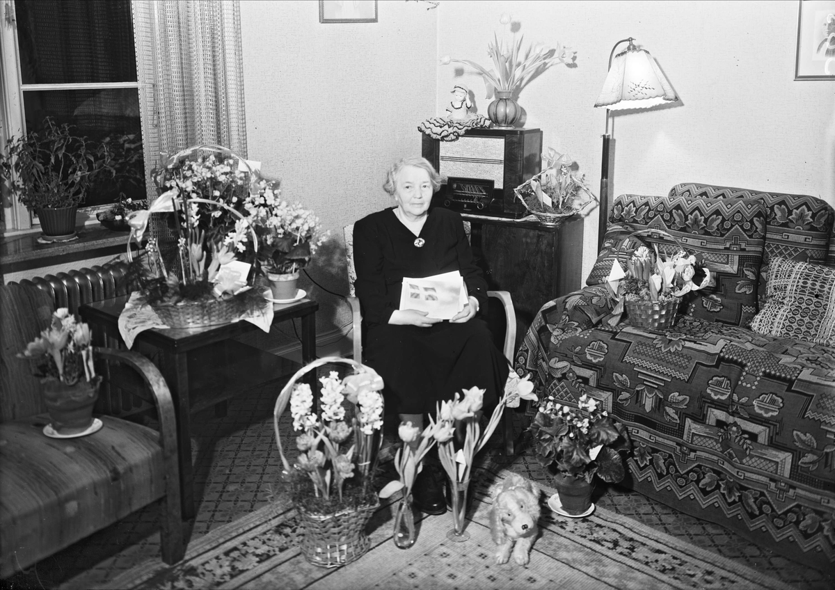 Födelsedagsporträtt - "fröken Ericksson", Norrtäljegatan 5, Uppsala 1948