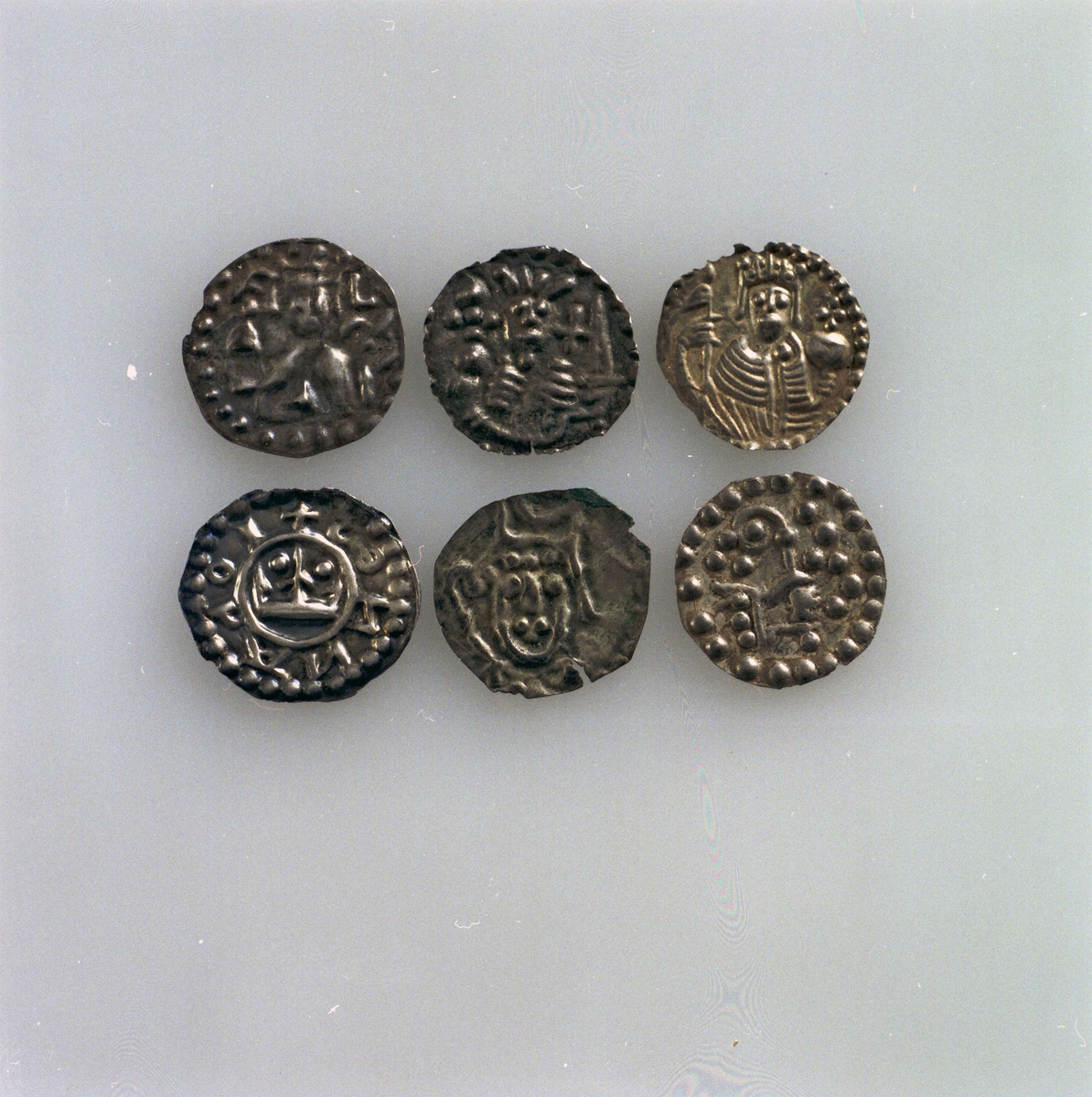 Mynt, brakteater, utställda på Upplandsmuseet, Uppsala 1992