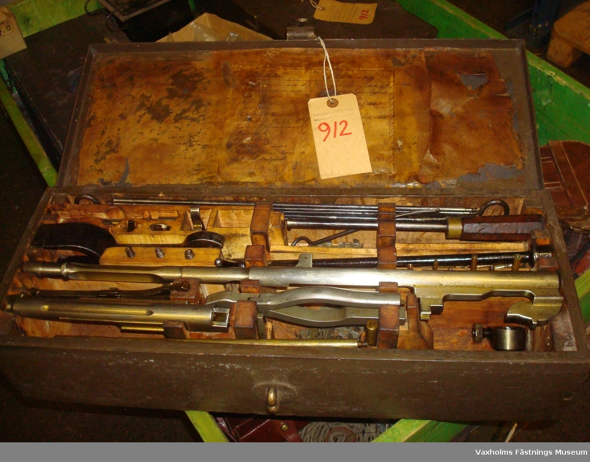 Låda med verktyg och reservdelar till kulspruta m/1900