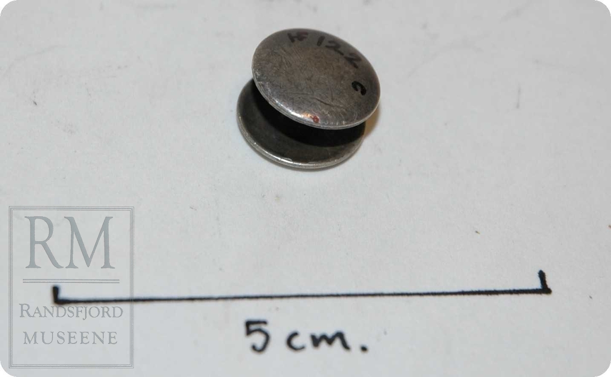 To runde plater koblet sammen med en sylinder.