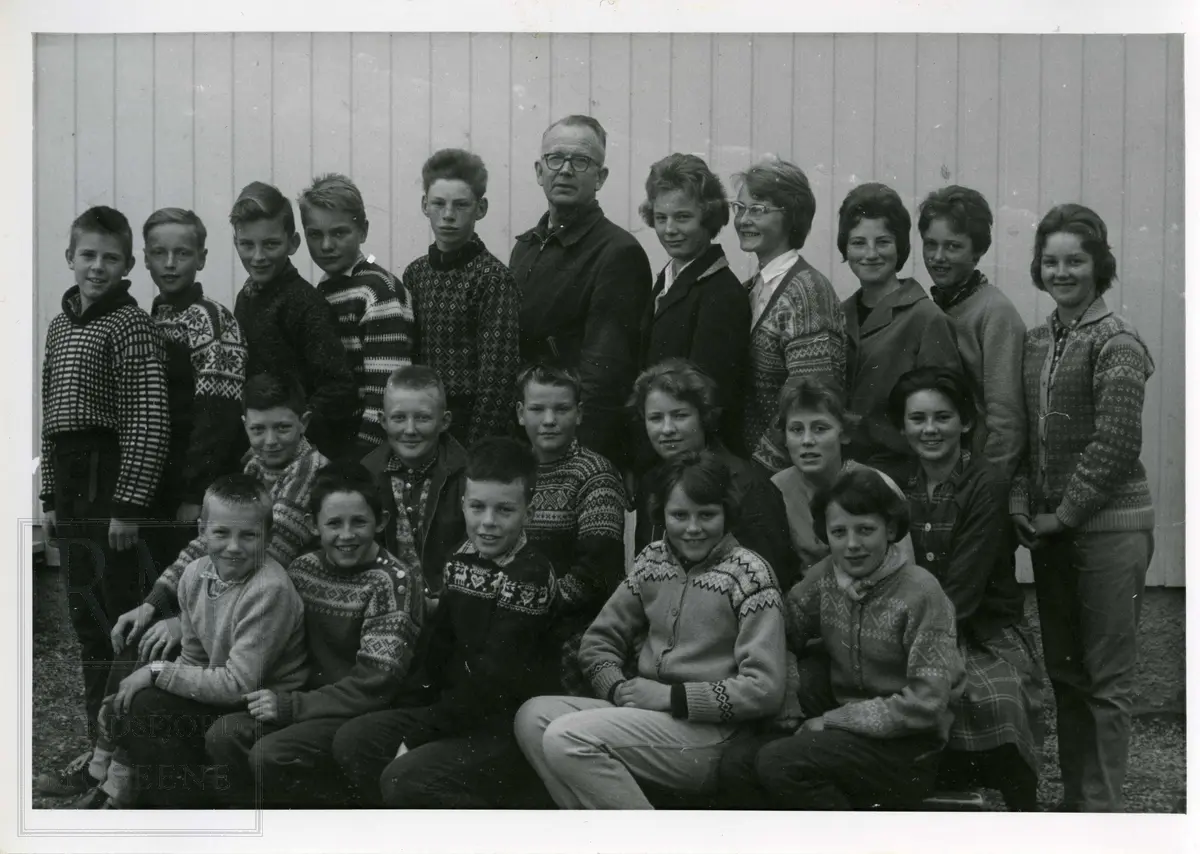 Klassebilde fra Leikvoll skole 1961. 6. og 7. klasse