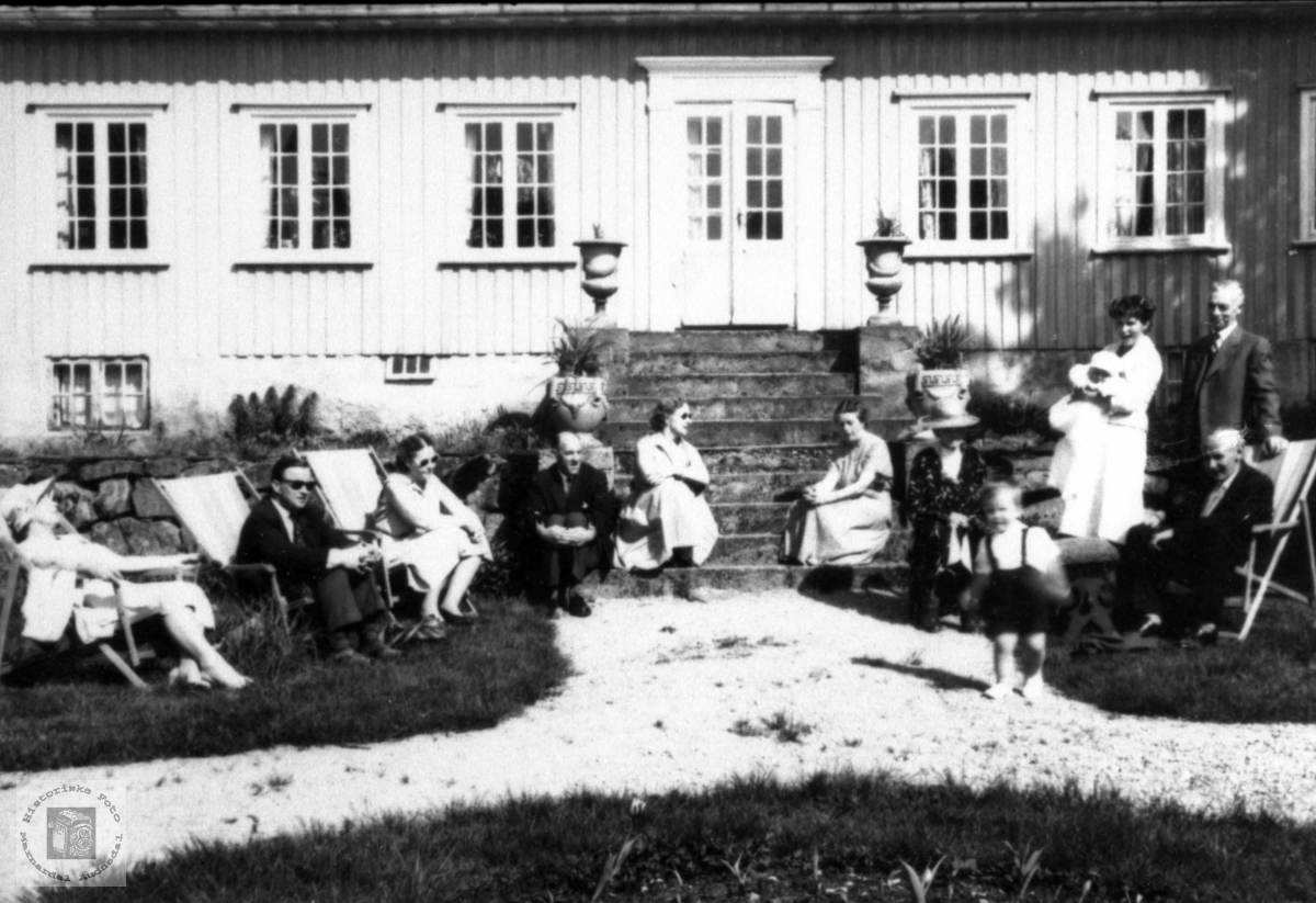 Barnedåp hos familien Tønnessen på Kaddan i Laudal.