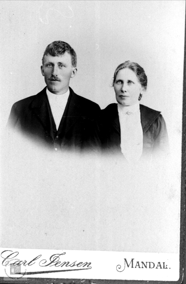 Ekteparet Knut og Ingeborg Manneråk, Øyslebø.