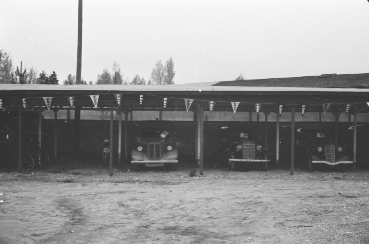 Bruktbiler ved Østerdal Motorkompani, Elverum. 