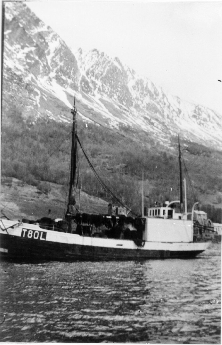 Båten M/K Lyra, fra 1948 M/K Kjosenfjord bygd i 1904.