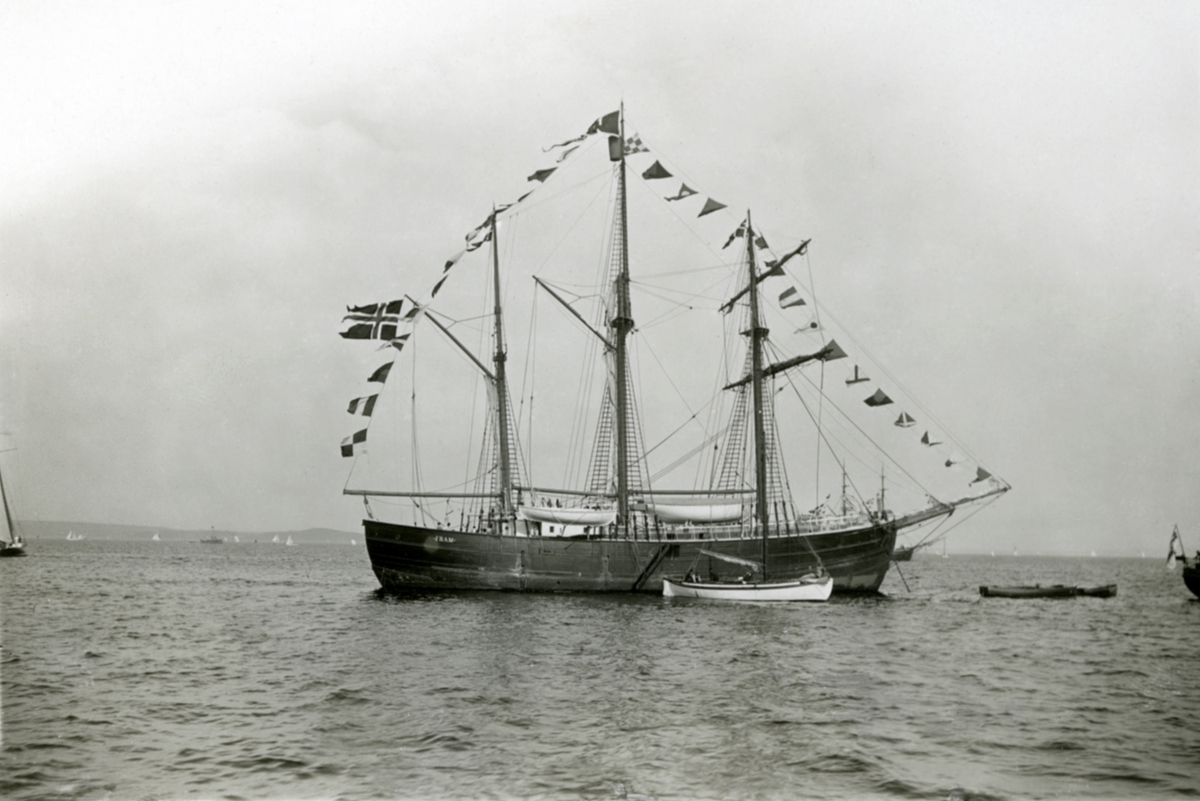 Fram (b.1892, Colin Archers Verft, Larvik) under KNS-regatta i 1914