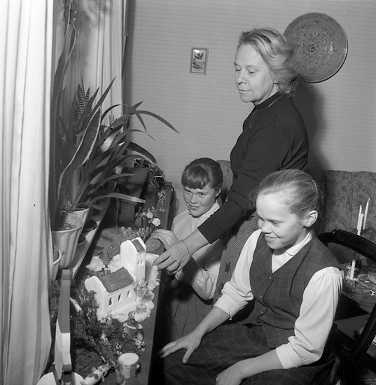 "Gräsänkor firar jul Uddevalla 23 december 1956"