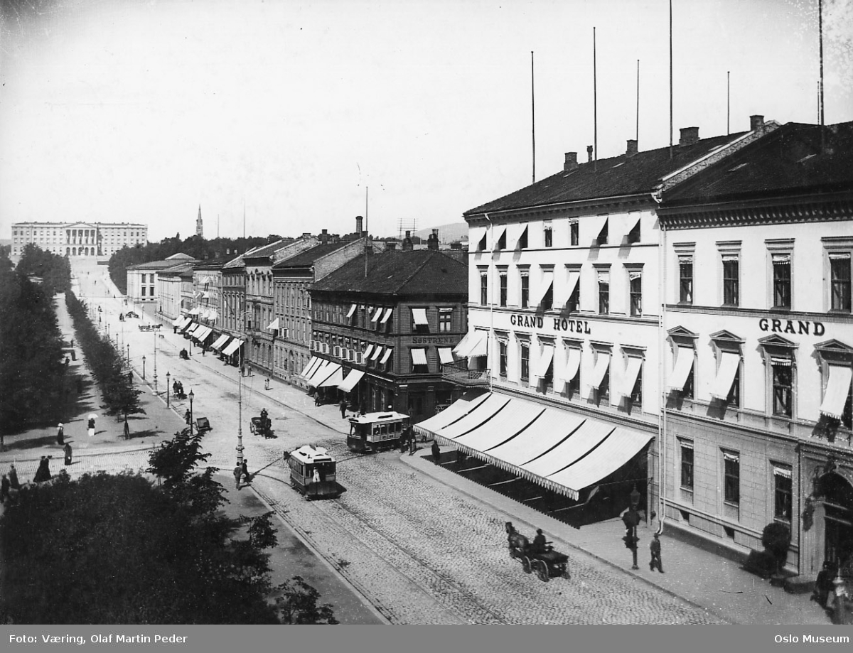 Karl Johans gate ved Grand Hotel.