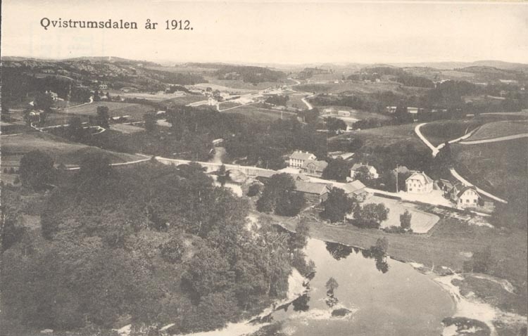 Tryckt text på kortet: "Qvistrumsdalen år 1912".

