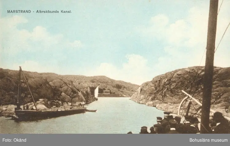 Tryckt text på kortet: "Marstrand. Albrektsunds Kanal."
"J.O. Orsell, Marstrand."