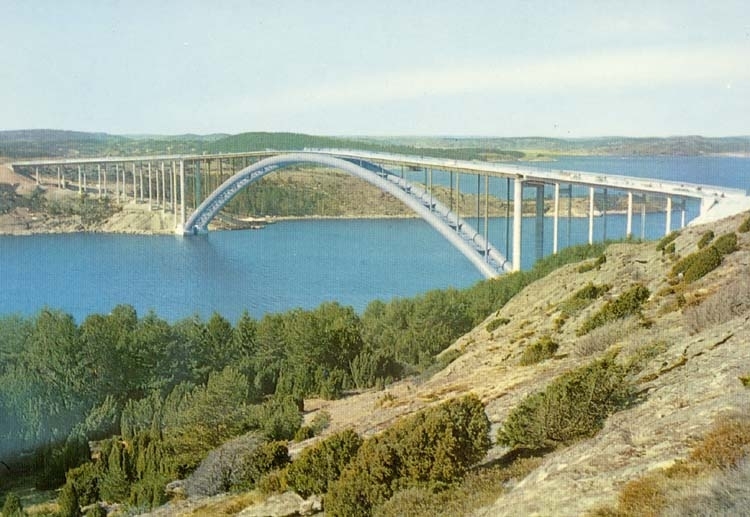 Tryckt text på kortet: "Bron över Askeröfjorden."