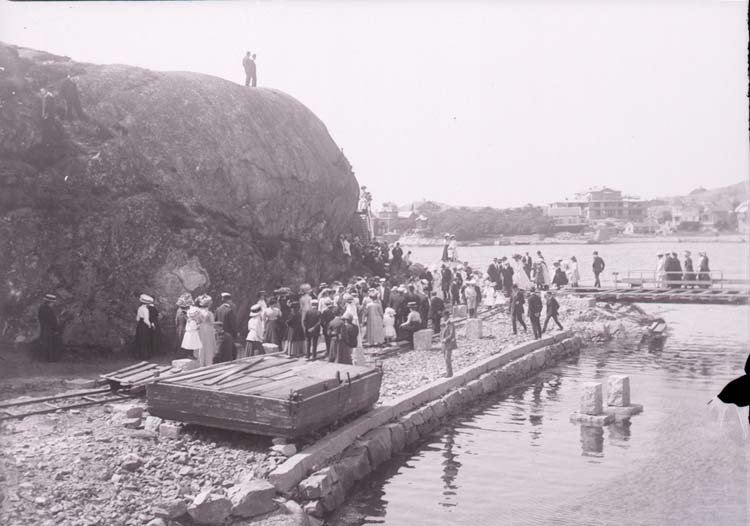 Enligt text som medföljde bilden: "Lysekil, Släggöbrons invigning. Juli 10."