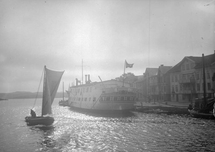 Enligt text som medföljde bilden: "Marstrand. Logementsfartyget Norrköping Sept. 07."