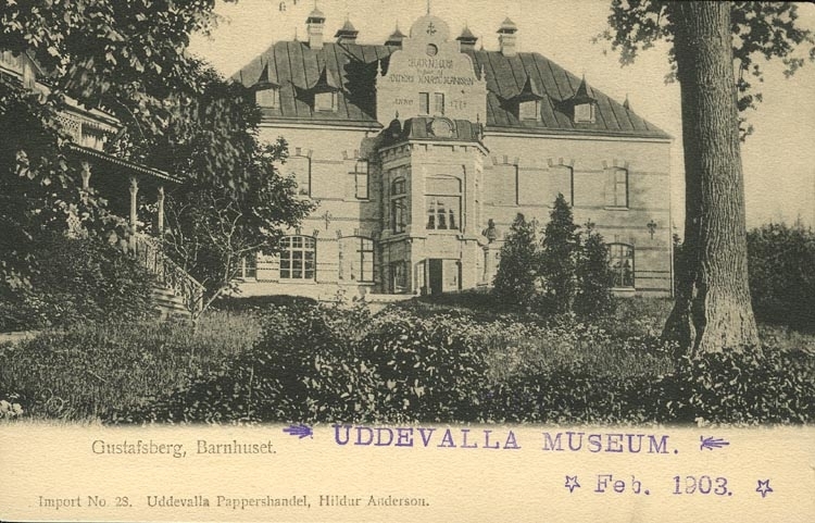 Tryckt text på vykortets framsida: "Gustafsberg, Barnhuset."