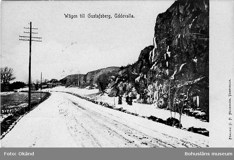 Tryckt text på vykortets framsida: "Wägen till Gustafsberg, Uddevalla."