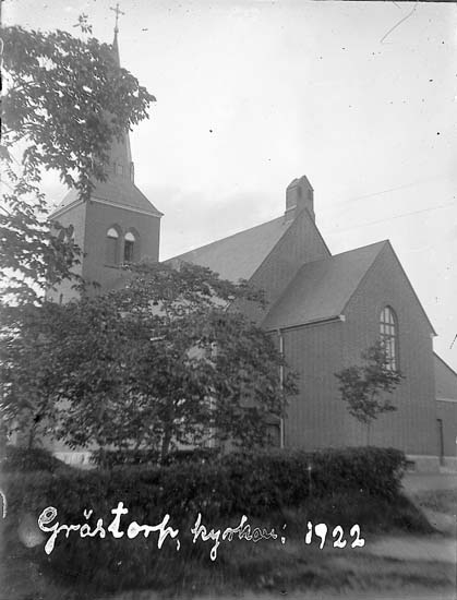 Enligt text på fotot: "Grästorp, kyrkan; 1922".



















