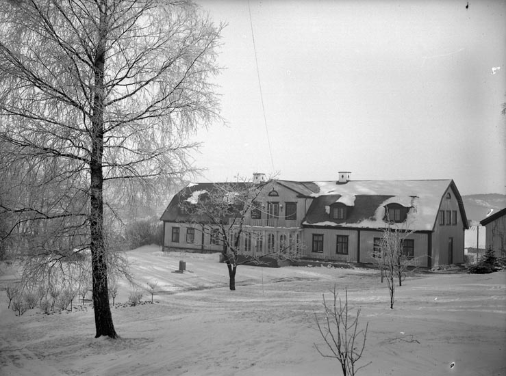 Enligt fotografens noteringar: "Munkedals Herrgård omkring år 1920."