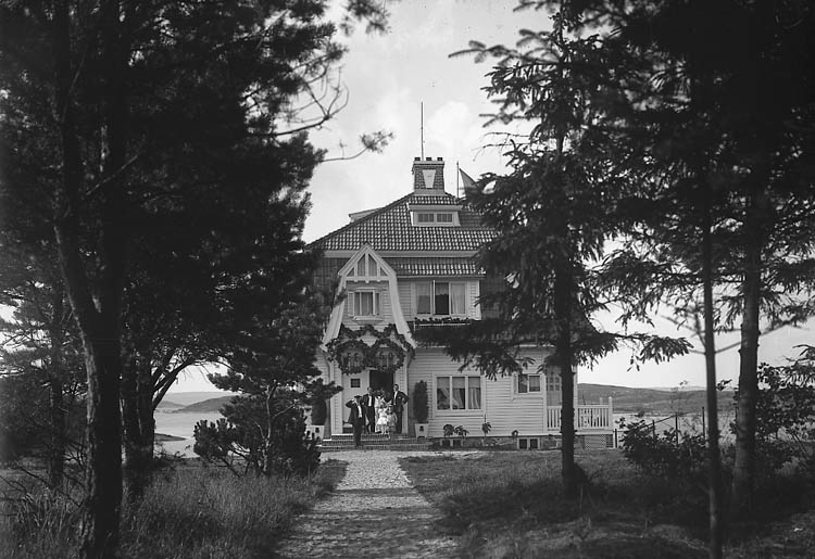 Enligt fotografens journal nr 1 1904-1908: "Elliots villa Ön".