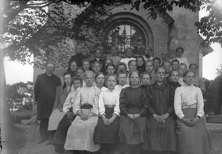 Enligt fotografens journal nr 2 1909-1915: "Läsbarnen i Solberg Ringius".
