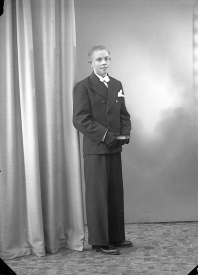 Enligt fotografens journal nr 7 1944-1950: "Palm, Alvar Grössbacke, Spekeröd".