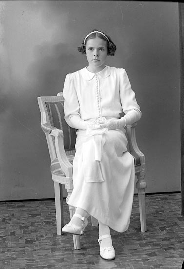 Enligt fotografens journal nr 6 1930-1943: "Gustafsson, Inger Svenshögen".