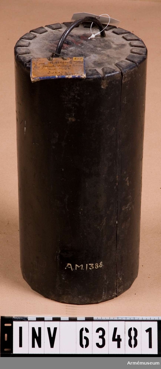 Grupp F II.

17 cm kartesch m/1887 för framladdningskanon , vilken består av hylsa, lock, botten, handtag och kulor. Kulorna är av gjutjärn med en diameter på 27 mm väger 85 g och är 280 st. 2019-11-22 EW