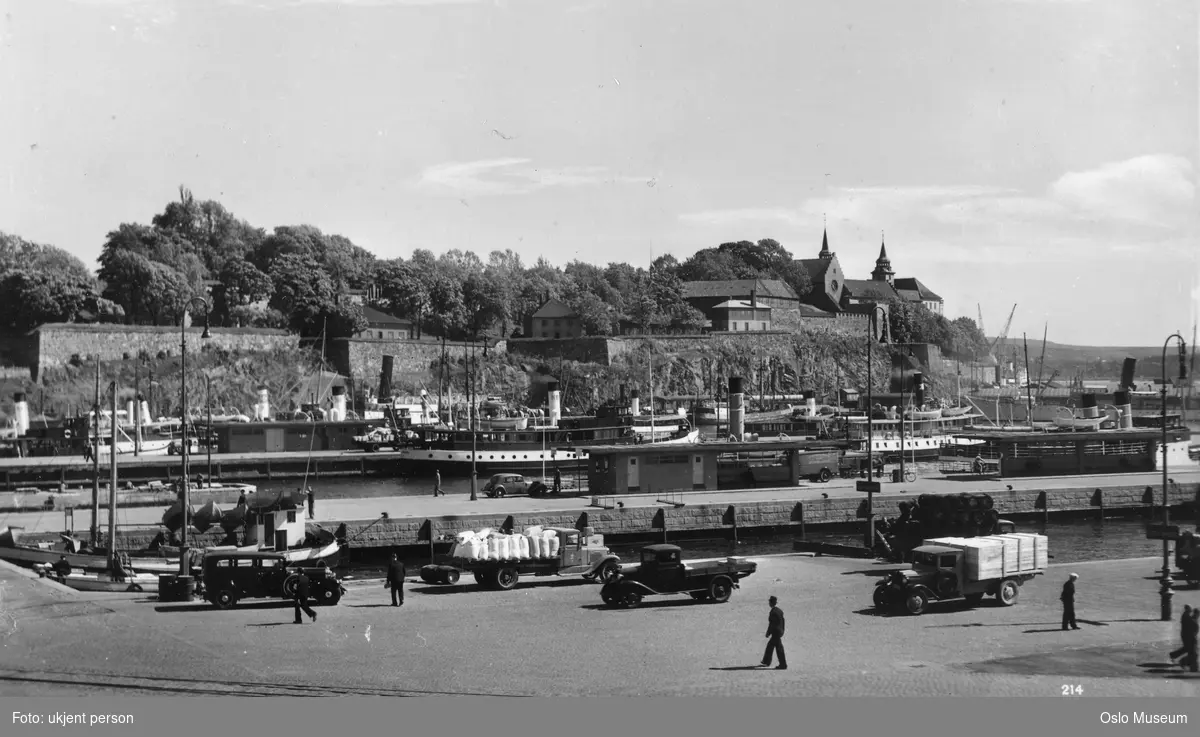 havn, biler, mennesker, dampbåter, Akershus festning