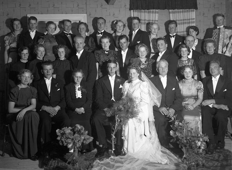 Text till bilden:"Herbert Karlssons bröllop".