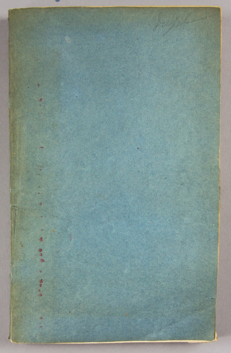 Bok, häftat pappersband: "Dramatiska studier" skriven av Bernhard von Beskow och tryckt hos J. Hörberg  i Stockholm 1836.

Häftad och oskuren i blåttt omslag.